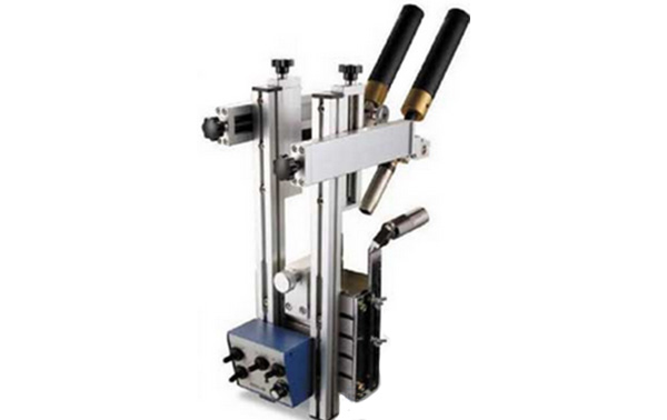 HIT-16曲线自动焊接R 适用于工E挖掘机动臂焊接{? title=